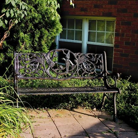Bed and Breakfast A Li'L Bit Of Eden Ниагара-он-те-Лейк Экстерьер фото